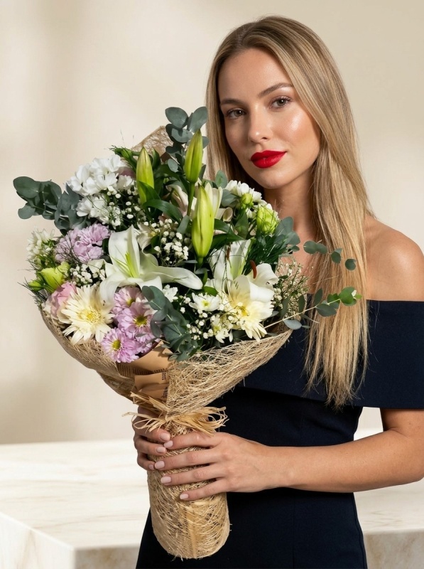 Beyaz Lilyum, Gerbera ve Kasımpatı Buketi